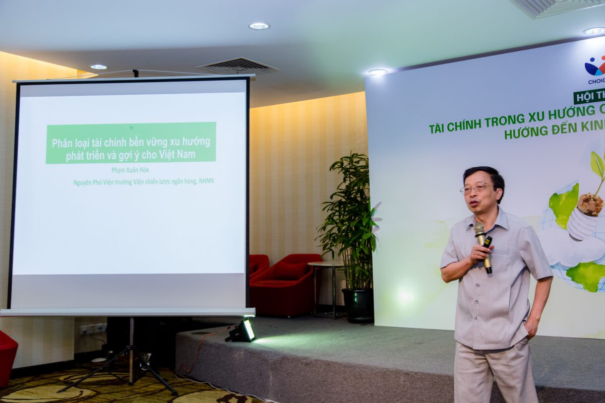 ThS. Phạm Xuân Hòe - Nguyên viện trưởng Viện chiến lược Ngân hàng trình bày tại Hội thảo